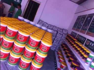 賀喜羅城梁總形象店開業(yè)！梁總是歐耐克防水的老客戶，一直是河池宜州的代理，在宜州防水市場具有很強的市場影響力。2015年，梁總加大了在防水方面的投入，在羅城開了一家新的防水店——歐耐克防水羅城形象店。