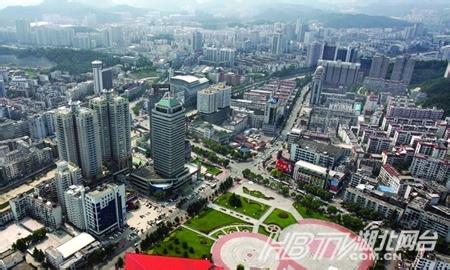 湖北十堰馮先生加盟歐耐克！于2014年8月中旬十堰的馮先生與初次聯(lián)系，表達(dá)想代理一個(gè)防水品牌。隨后歐耐克公司的業(yè)務(wù)員與馮先生進(jìn)行了幾次深入溝通，取得了良好的成果。在9月初，馮先生受歐耐克公司邀請(qǐng)，前來考察，在公司廖經(jīng)理的陪同下，參觀了生產(chǎn)車間，并詳細(xì)了解了防水涂料產(chǎn)品的使用過程和一些工程的防水解決方案，并于當(dāng)天下午正式簽訂歐耐克防水十堰總代理合同